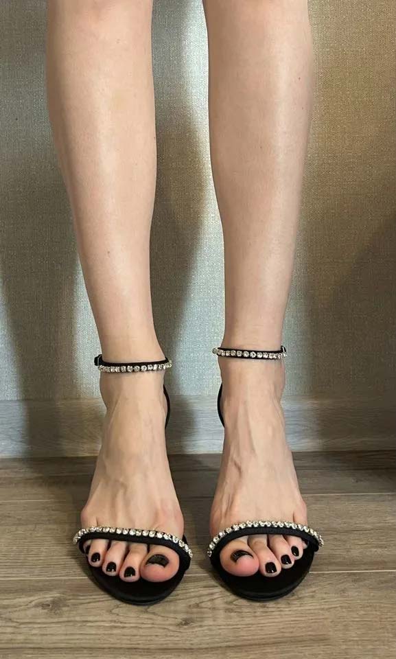 girls feet 4