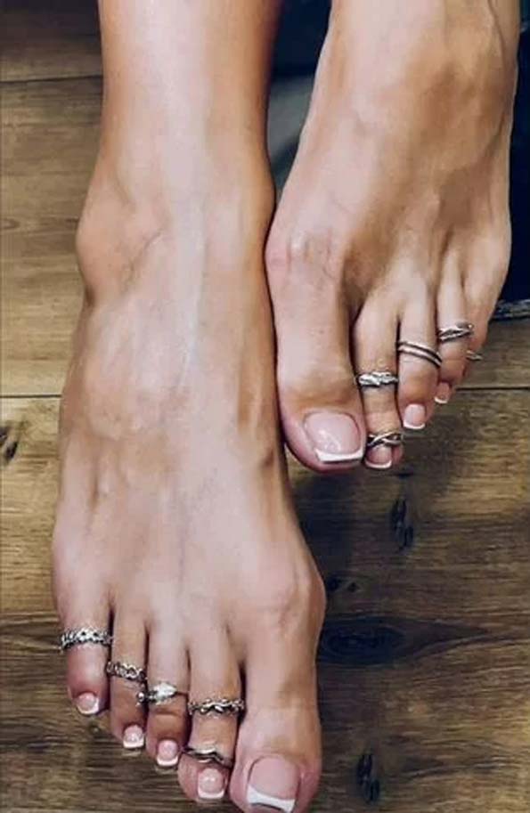 girls feet 8