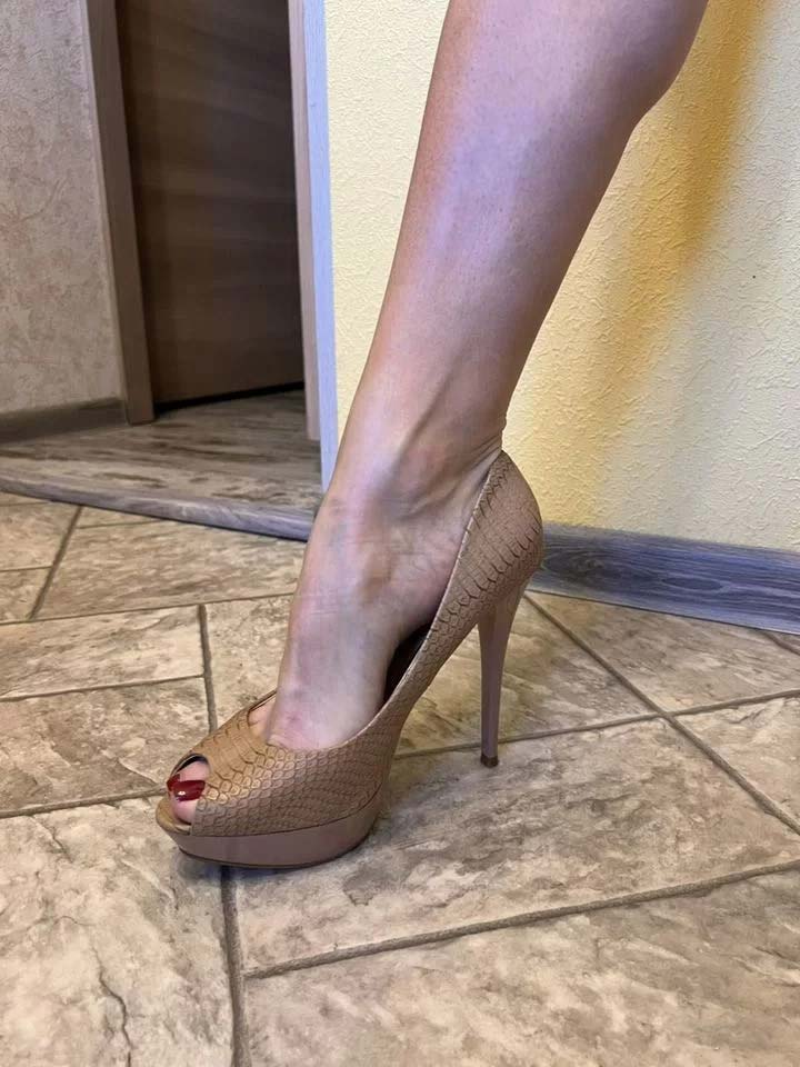 gorgeous girl feet 2