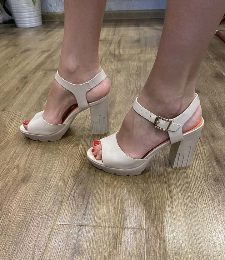 gorgeous women feet 3