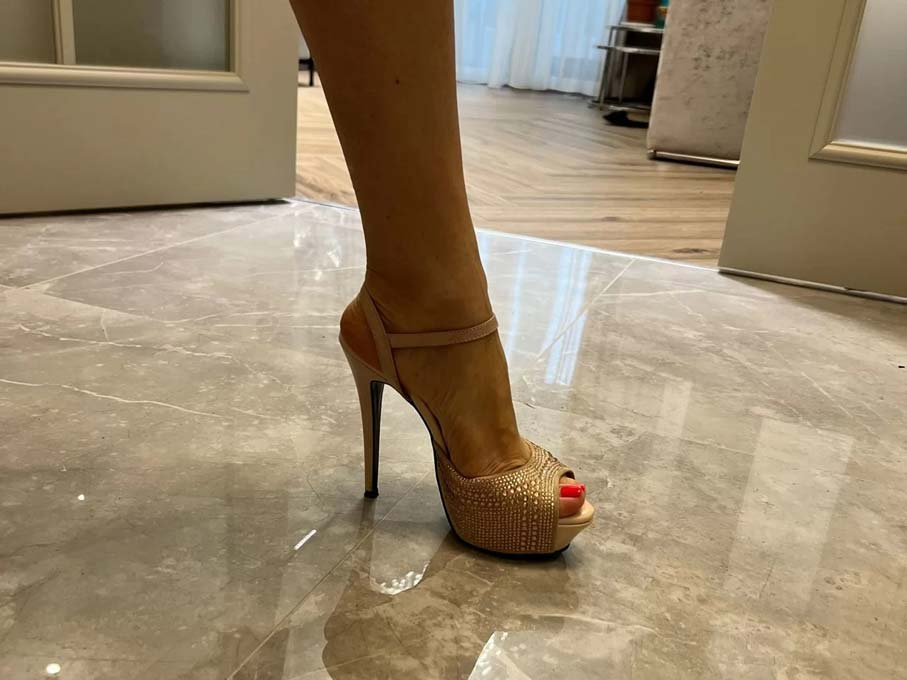 most beautiful feet in the world