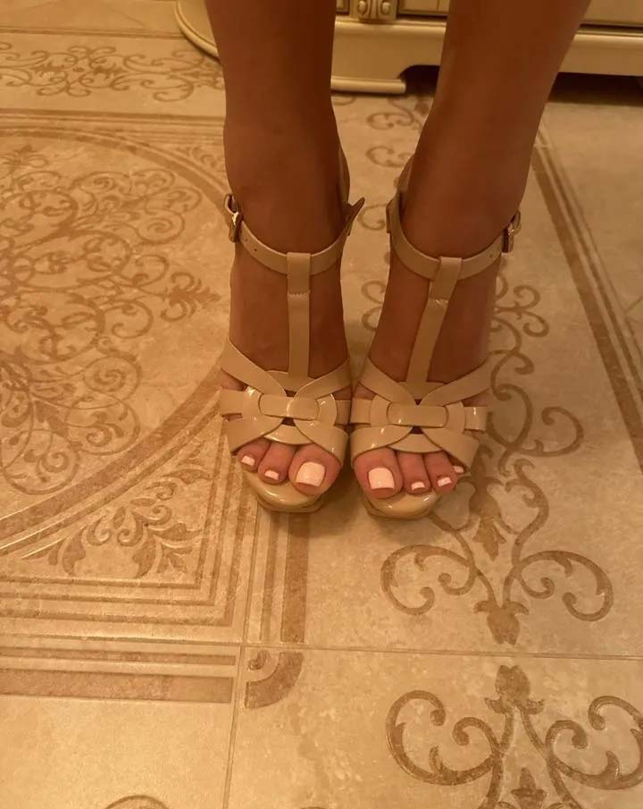 women feet 12
