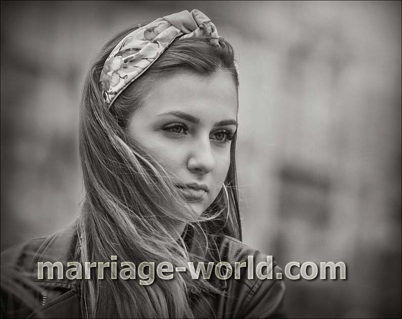 russian bride outdoor photo